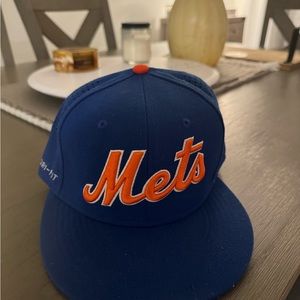 Nike True Dri-Fit 7 1/8, 54 cm Mets baseball cap.
